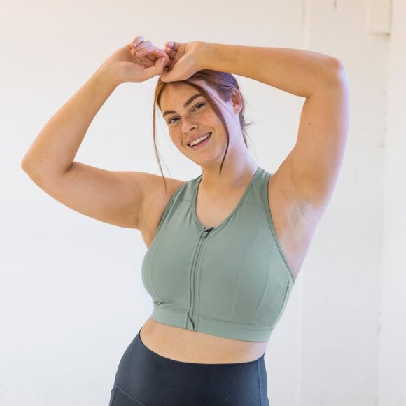 Senita Athletics Sage Green Run Free Zip Up Bra Size Large - Picture 1 of 8